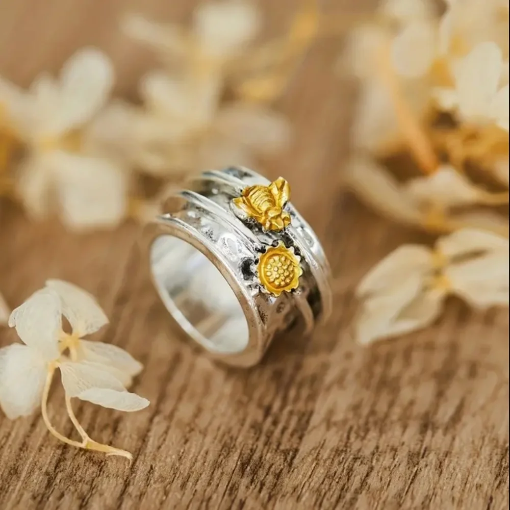 Little Bee Vintage Band Ring